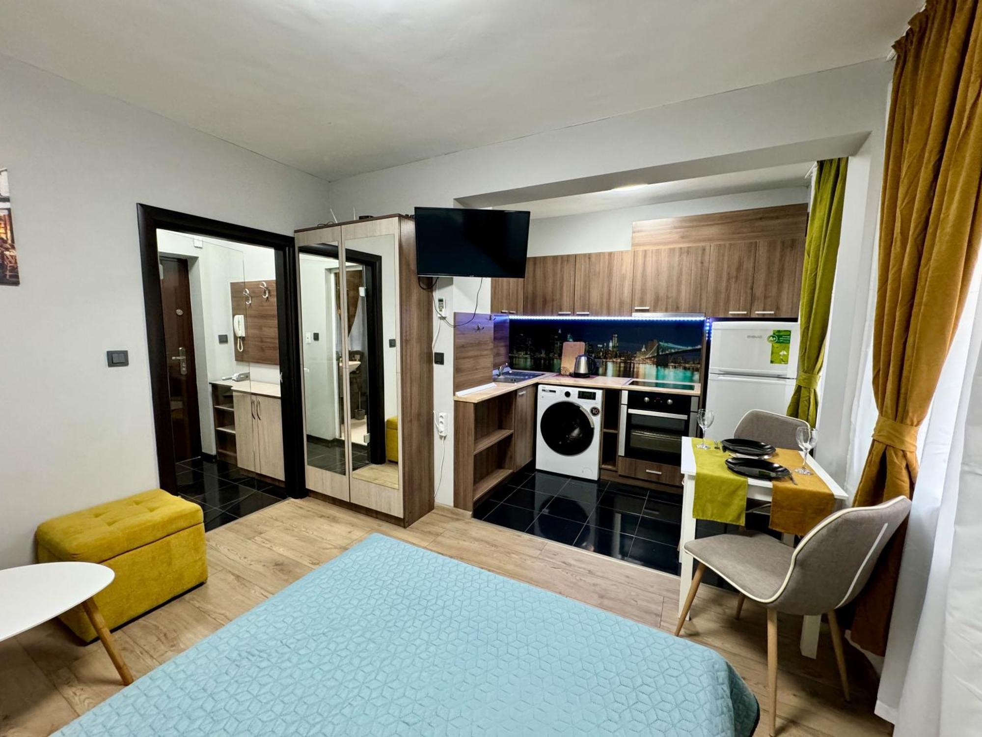 Central Studio Apartment - Varna City エクステリア 写真